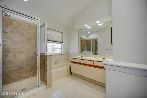 $3,500 | 214 Paddington Court, Unit 64, Manalapan, NJ 07726