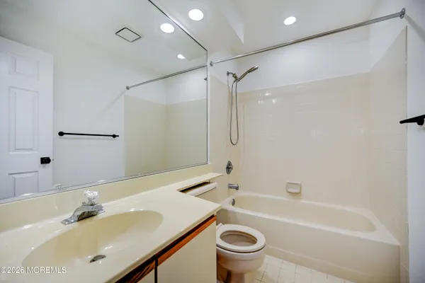 $3,500 | 214 Paddington Court, Unit 64, Manalapan, NJ 07726
