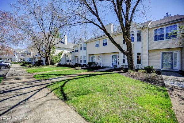 $3,500 | 214 Paddington Court, Unit 64, Manalapan, NJ 07726