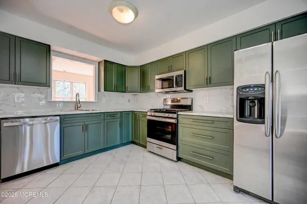 $3,500 | 214 Paddington Court, Unit 64, Manalapan, NJ 07726