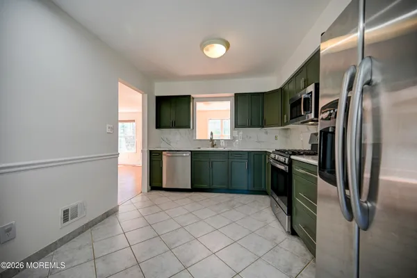 $3,500 | 214 Paddington Court, Unit 64, Manalapan, NJ 07726