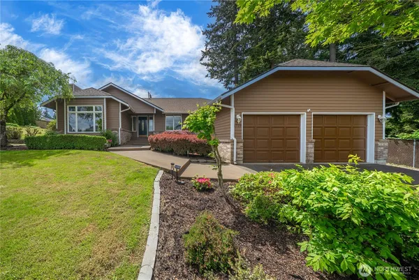 $829,900 | 1719 126th Avenue East, Puyallup, WA 98372