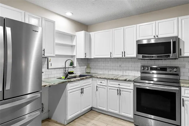 $2,300 | 1305 Fountainhead Drive, Deltona, FL 32725