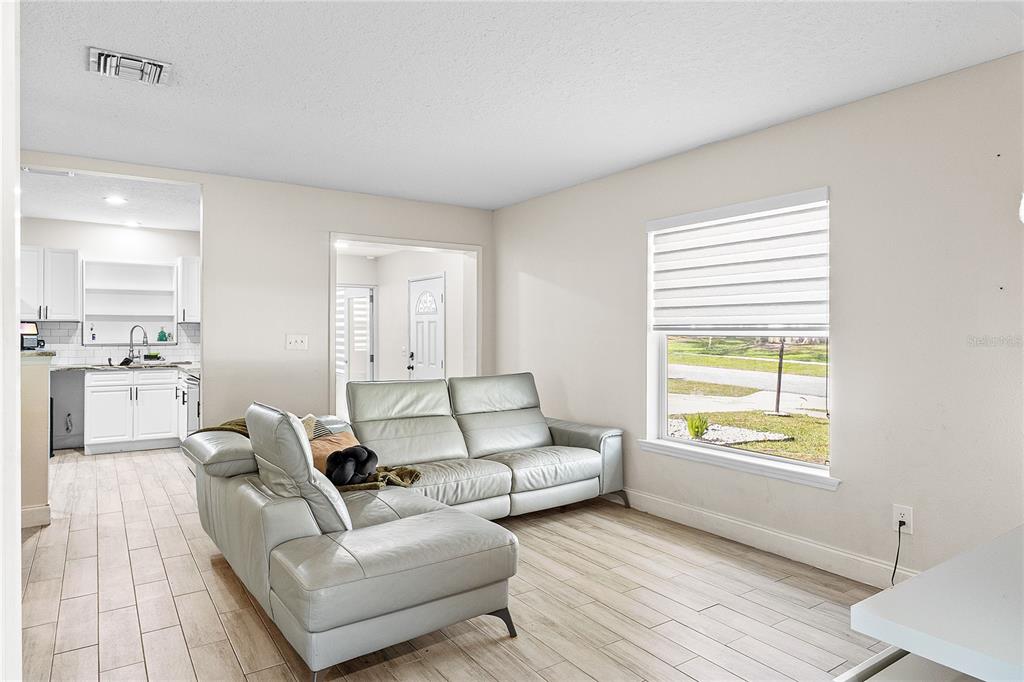 1305 Fountainhead Drive Deltona, FL 32725 - Photo 10 of 45