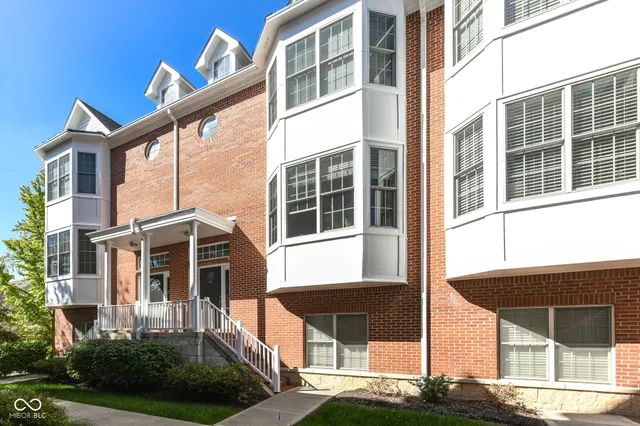 $482,600 | 833 North Park Trail Drive, Carmel, IN 46032