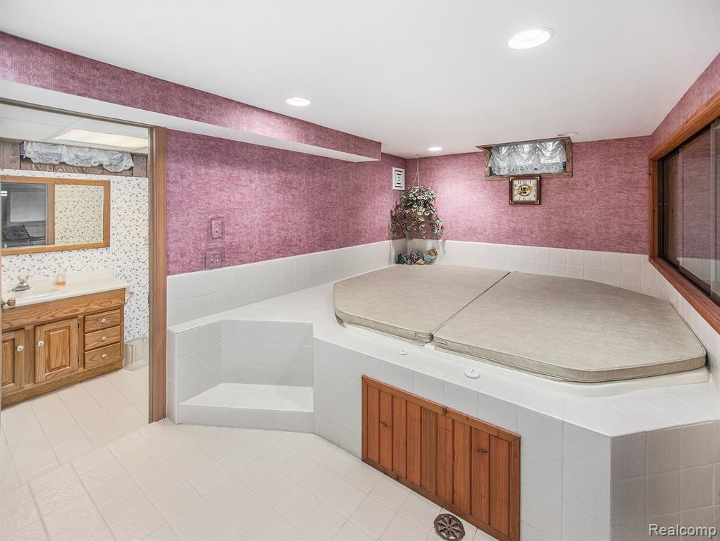 3550 Winter Creek Road Rochester Hills, MI 48307 - Photo 17 of 28