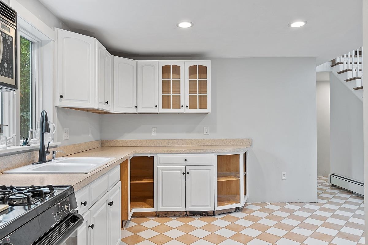 905 Chases Grove Road Derry, NH 03038 - Photo 13 of 39