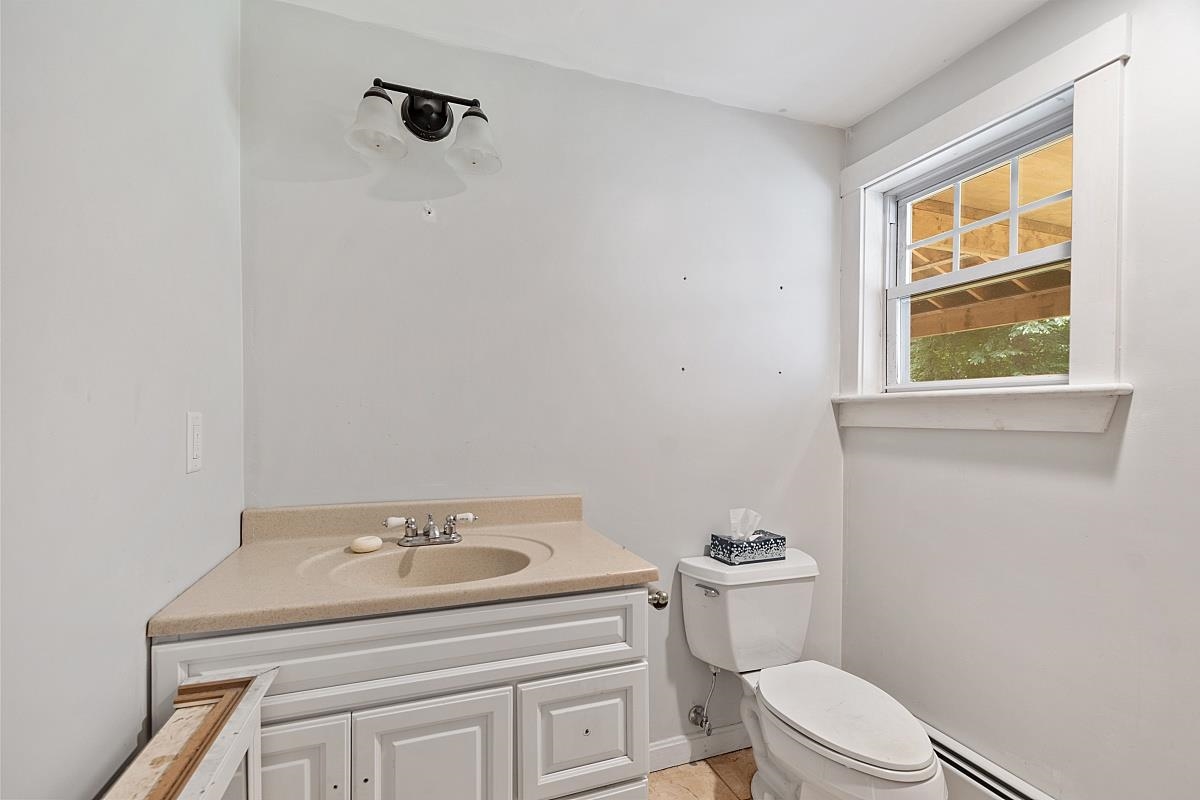 905 Chases Grove Road Derry, NH 03038 - Photo 17 of 39