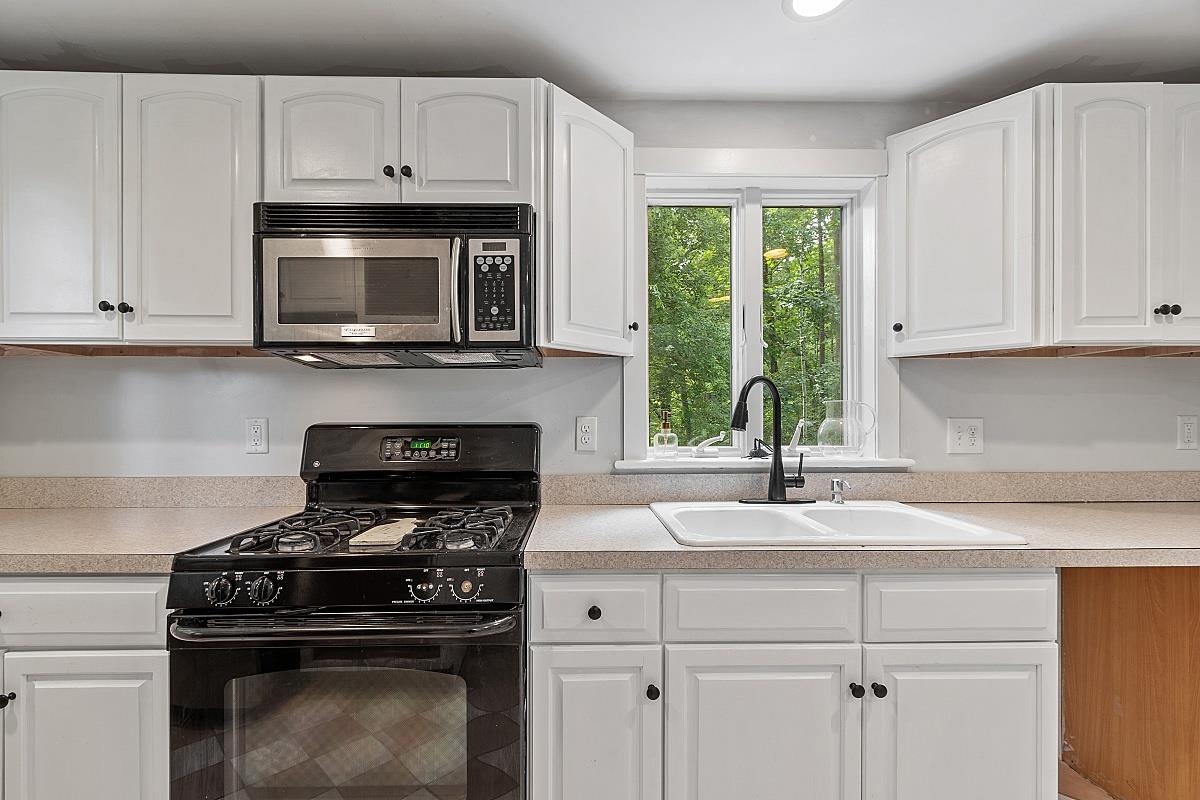 905 Chases Grove Road Derry, NH 03038 - Photo 24 of 39