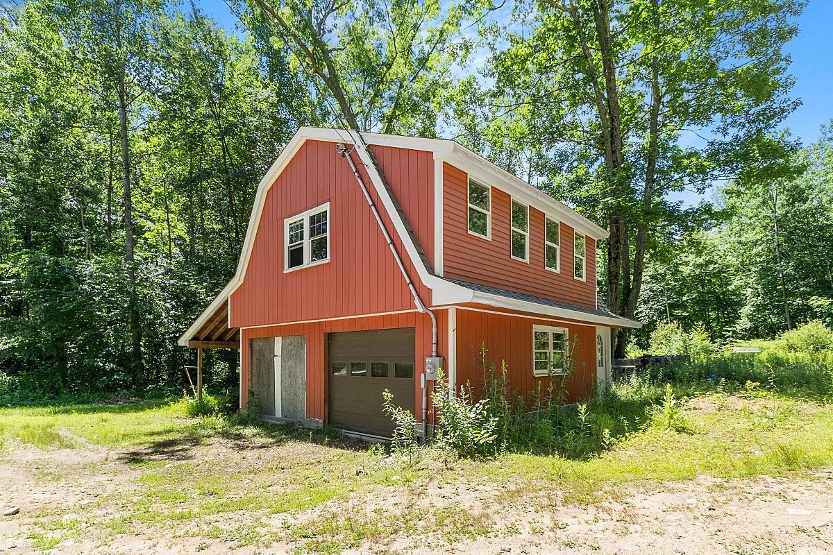 905 Chases Grove Road Derry, NH 03038 - Photo 28 of 39