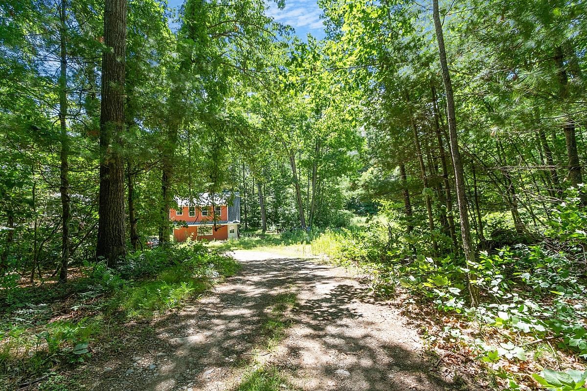 905 Chases Grove Road Derry, NH 03038 - Photo 32 of 39