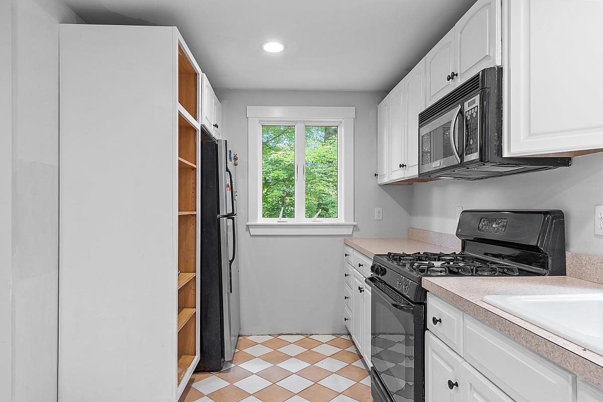 905 Chases Grove Road Derry, NH 03038 - Photo 34 of 39