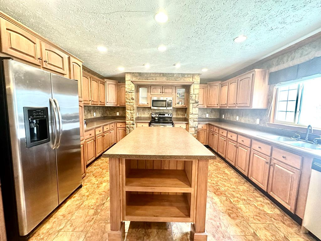 5090 Magnolia Progress Road Magnolia, MS 39652 - Photo 5 of 34 Amazing kitchen