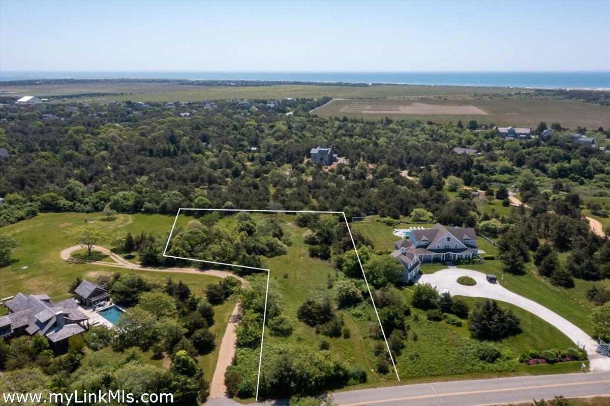 27 Slough Cove Road Edgartown, MA 02539 - Photo 1 of 8 http://d1qzqeyxiitrap.cloudfront.net/photos/38447/1200/1b2e85a8.jpg