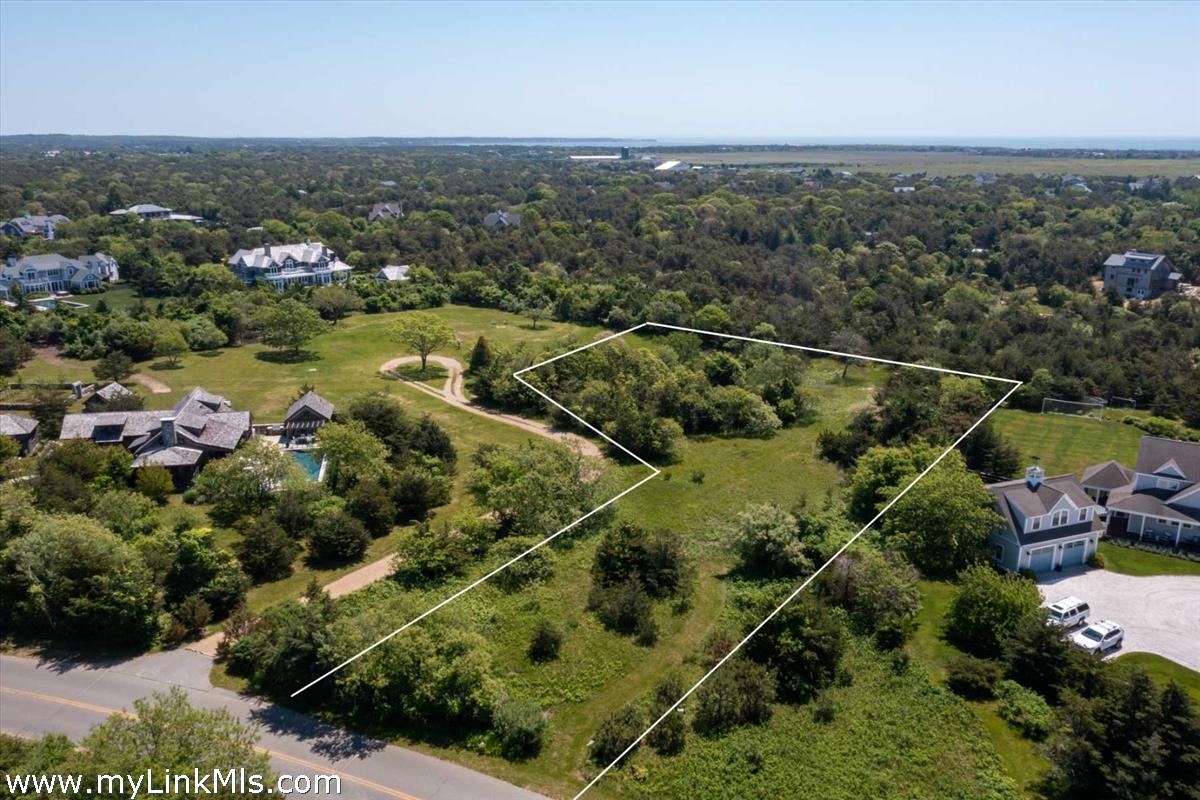 27 Slough Cove Road Edgartown, MA 02539 - Photo 2 of 8 http://d1qzqeyxiitrap.cloudfront.net/photos/38447/1200/2de94f16.jpg