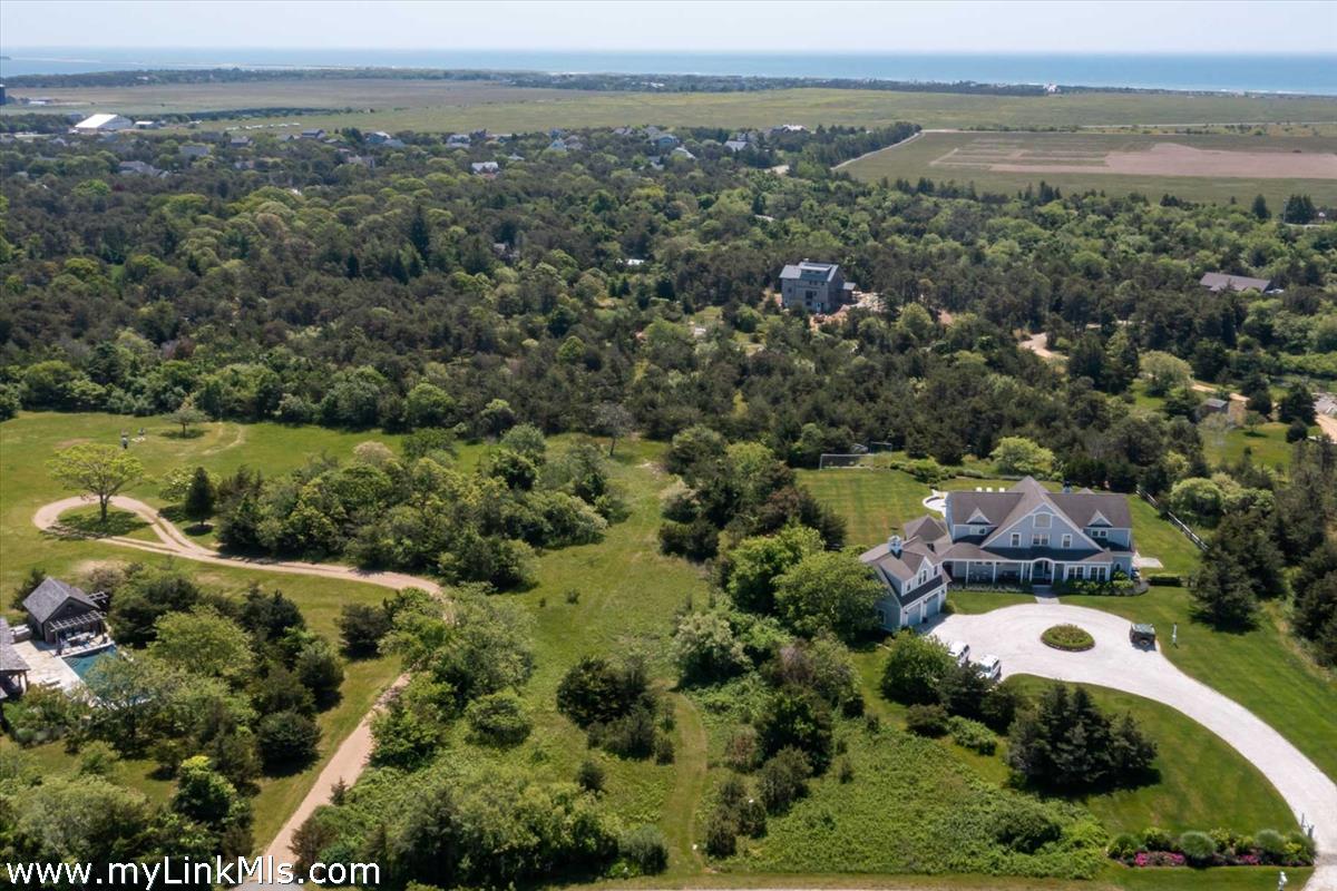 27 Slough Cove Road Edgartown, MA 02539 - Photo 4 of 8 http://d1qzqeyxiitrap.cloudfront.net/photos/38447/1200/084c6106.jpg