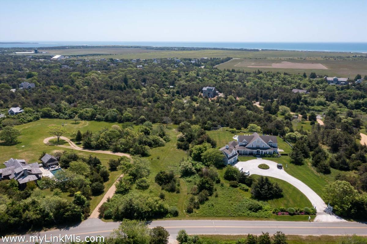 27 Slough Cove Road Edgartown, MA 02539 - Photo 5 of 8 http://d1qzqeyxiitrap.cloudfront.net/photos/38447/1200/178bfb05.jpg