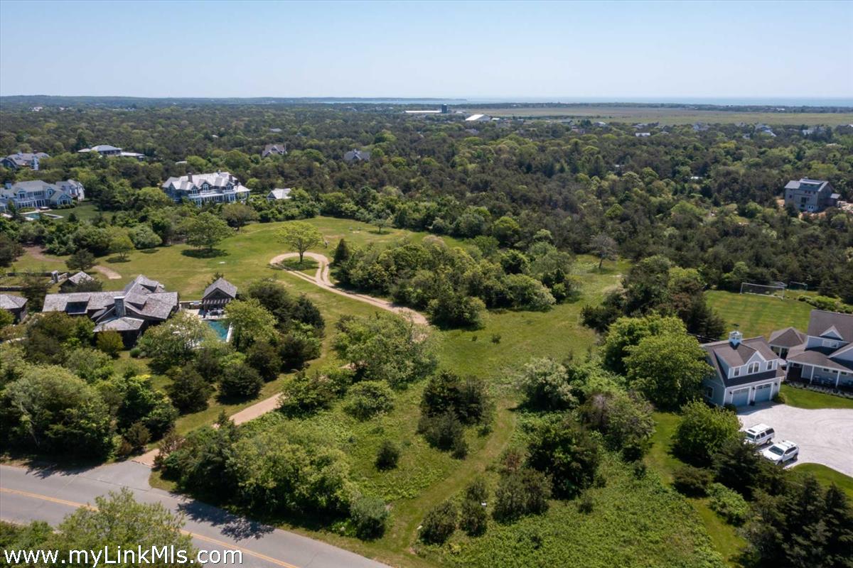 27 Slough Cove Road Edgartown, MA 02539 - Photo 6 of 8 http://d1qzqeyxiitrap.cloudfront.net/photos/38447/1200/4b486aec.jpg