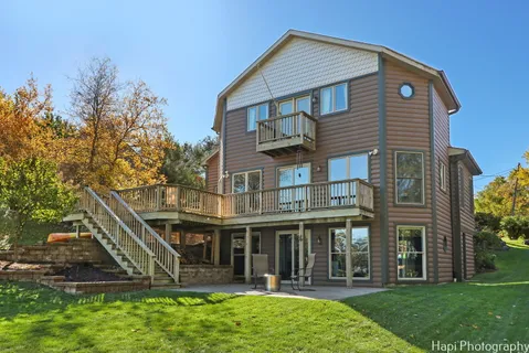 $575,000 | 202 Janet Drive, Island Lake, IL 60042