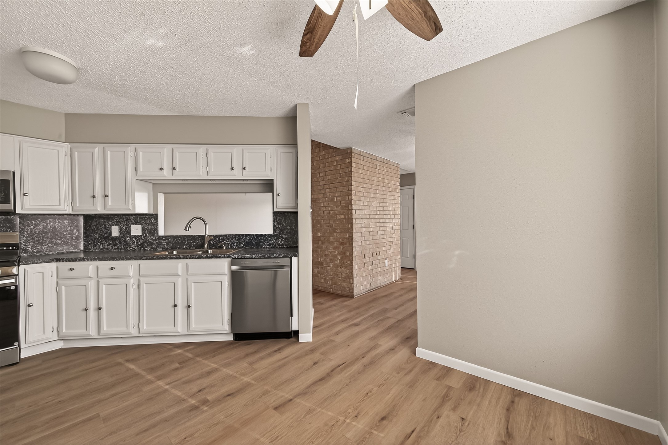 4251 Southchase Lane Houston, TX 77014 - Photo 16 of 46