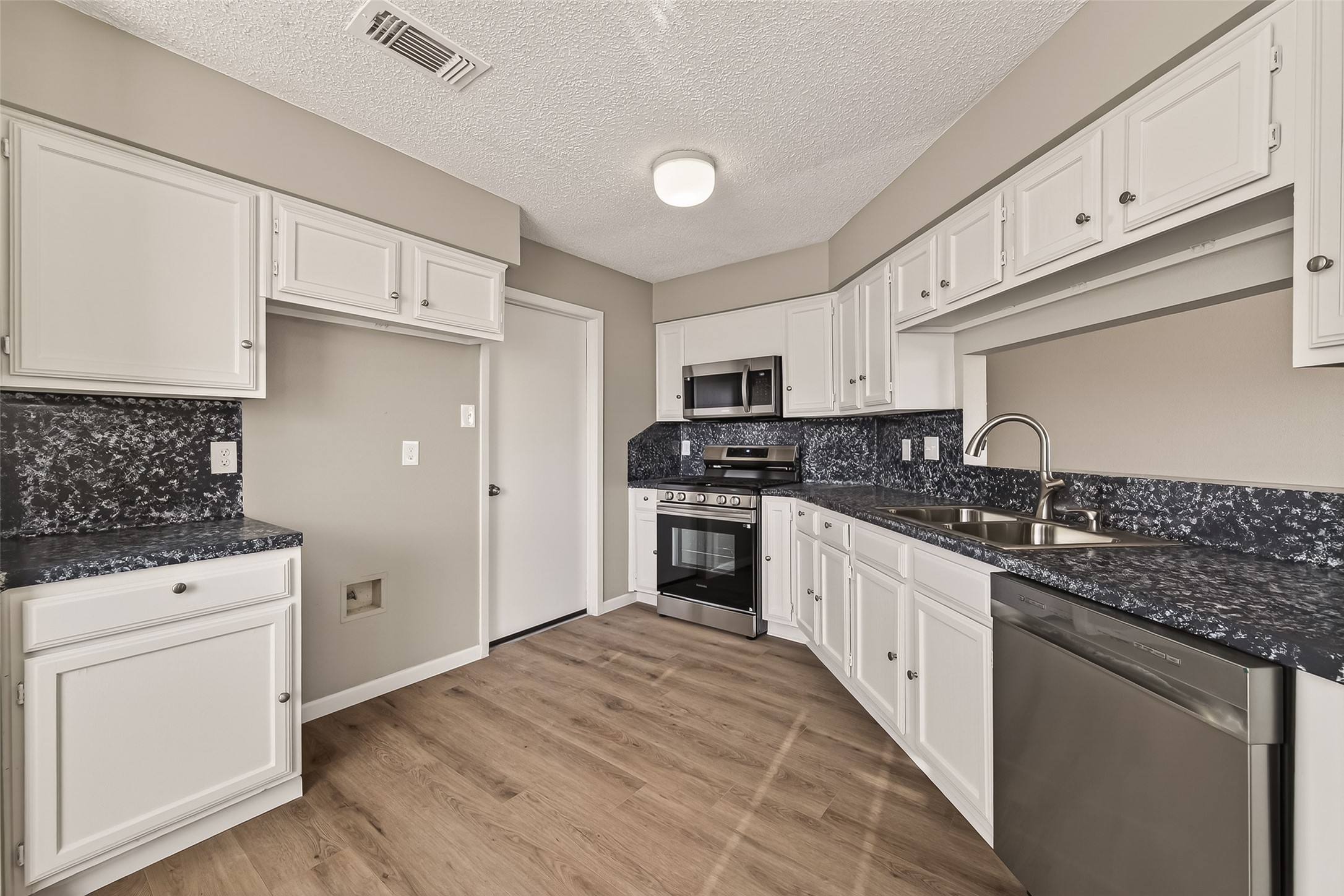 4251 Southchase Lane Houston, TX 77014 - Photo 18 of 46