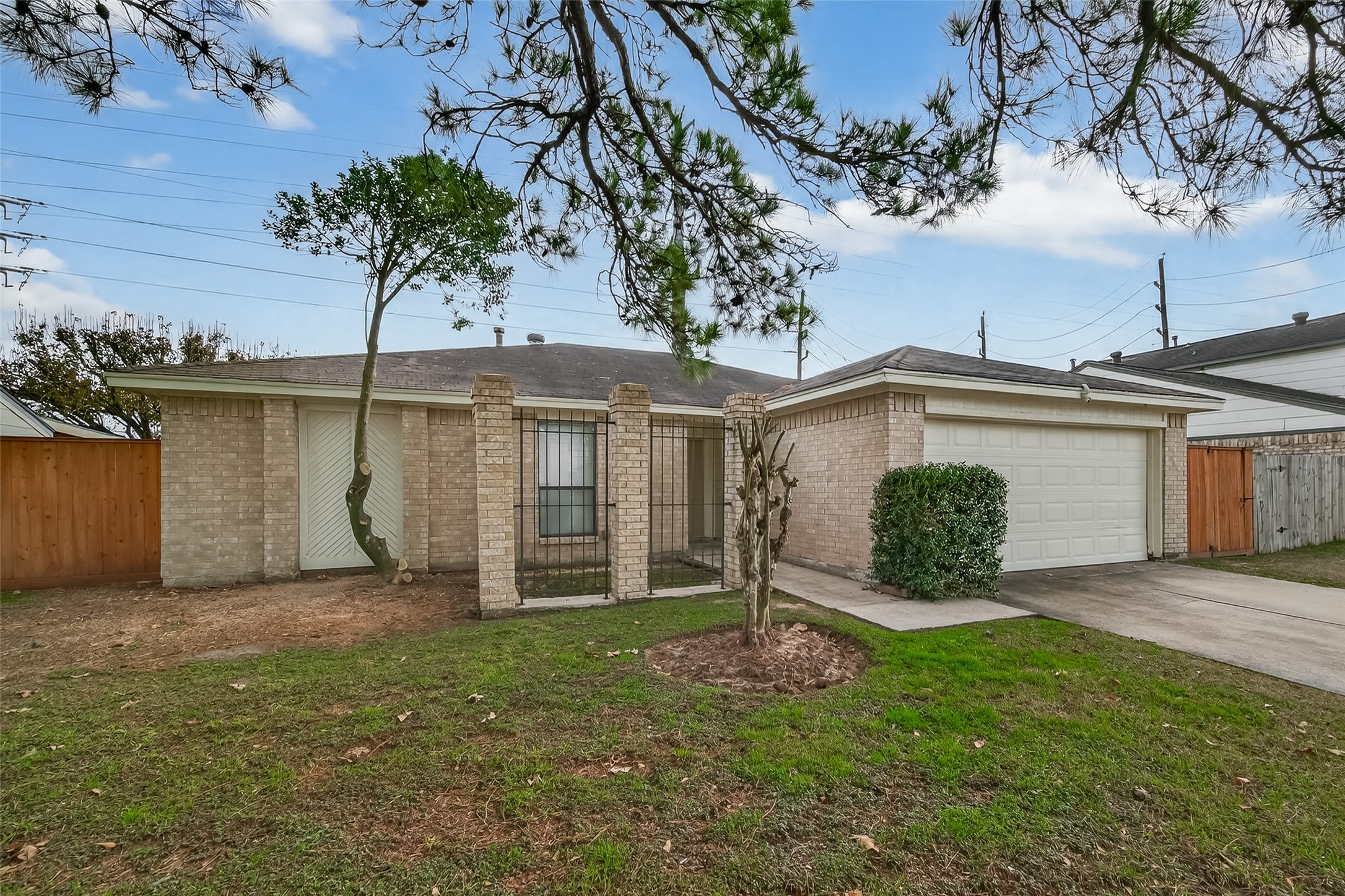 4251 Southchase Lane Houston, TX 77014 - Photo 3 of 46