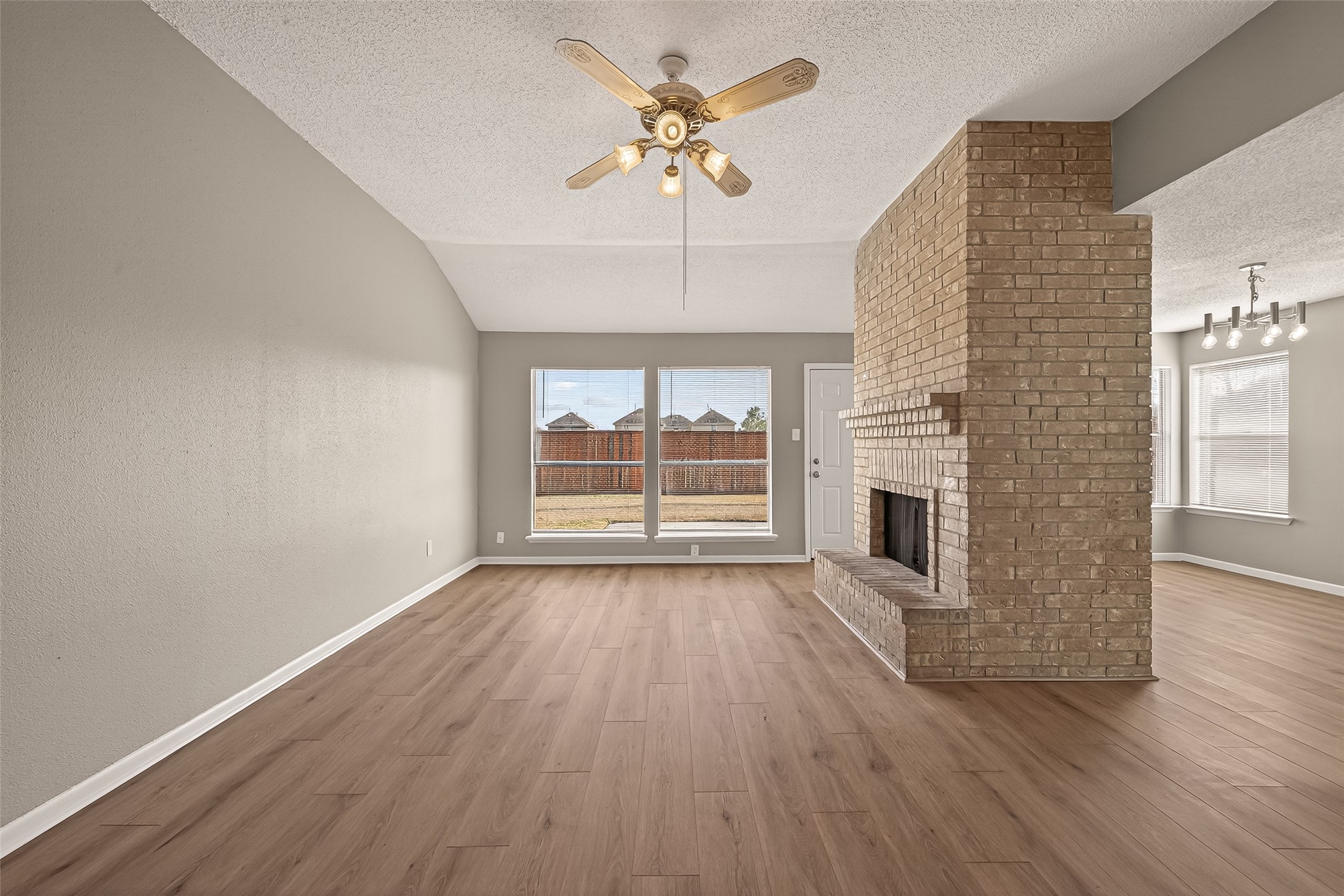 4251 Southchase Lane Houston, TX 77014 - Photo 9 of 46