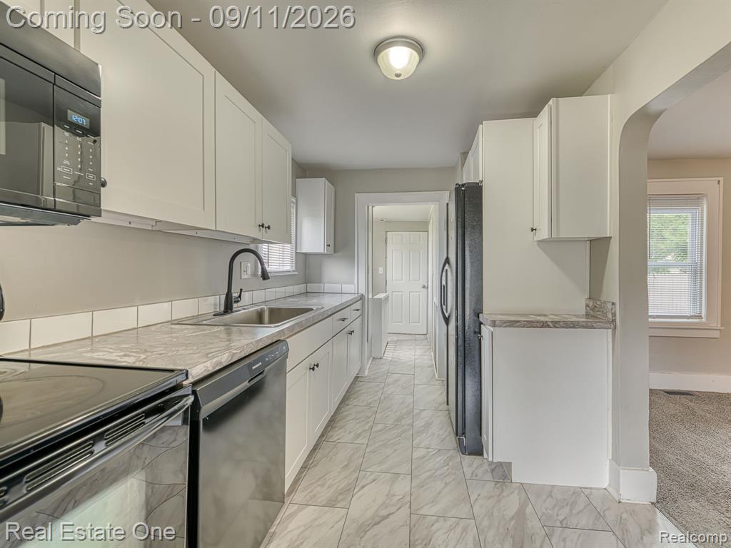 338 Goddard Road Wyandotte, MI 48192 - Photo 5 of 28 Gallery Image 5