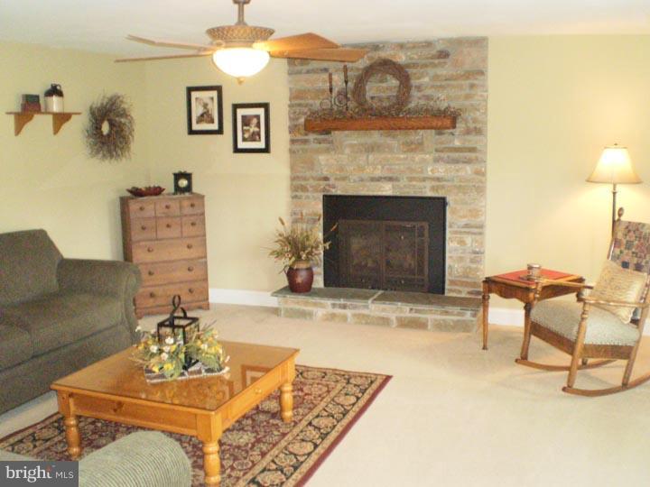 112 South County Line Road Telford, PA 18969 - Photo 7 of 24 Living Room