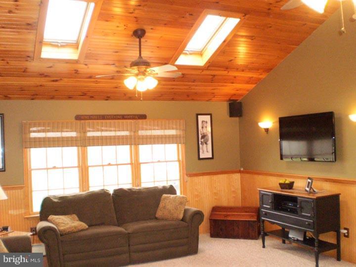112 South County Line Road Telford, PA 18969 - Photo 8 of 24 Family Room
