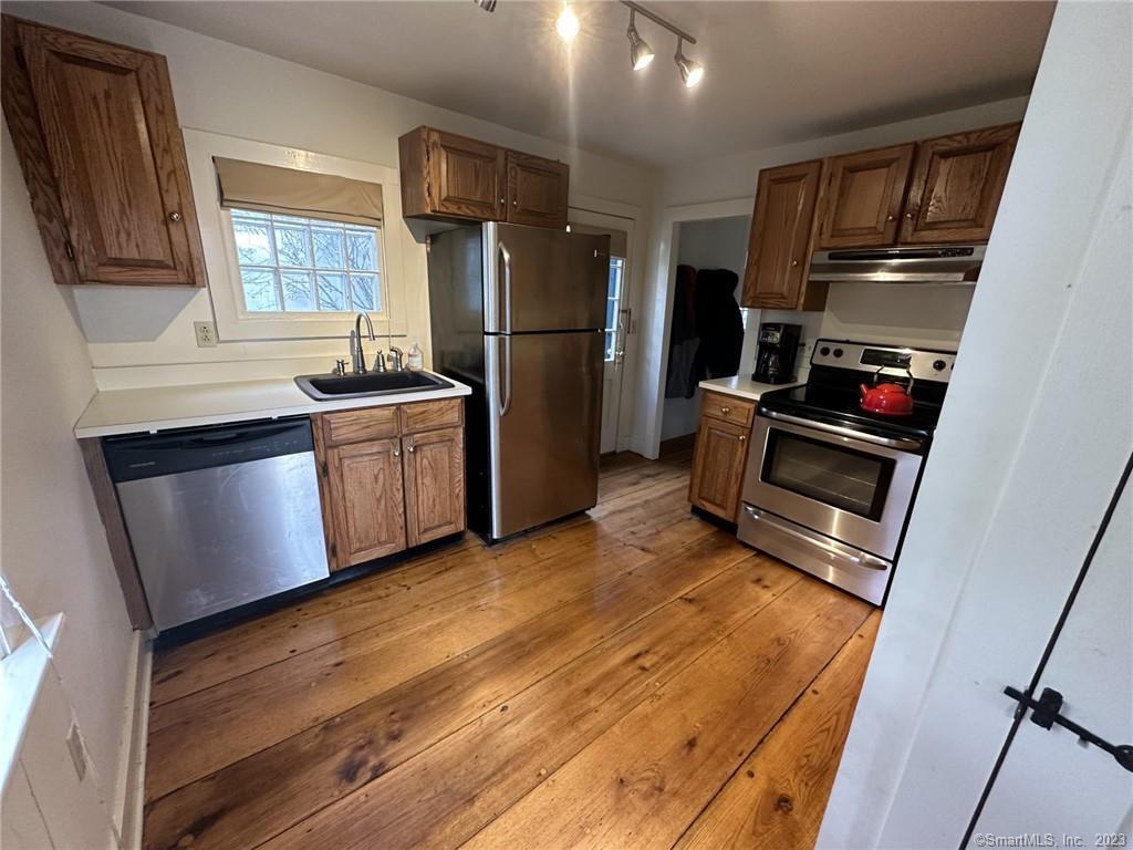 14 Quassuk Road, Unit 14 Woodbury, CT 06798 - Photo 6 of 23 a kitchen with granite countertop stainless steel appliances a refrigerator and a sink
