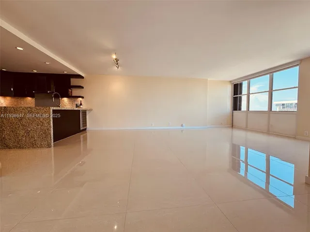 $3,500 | 1901 Brickell Avenue, Unit B2106, Miami, FL 33129