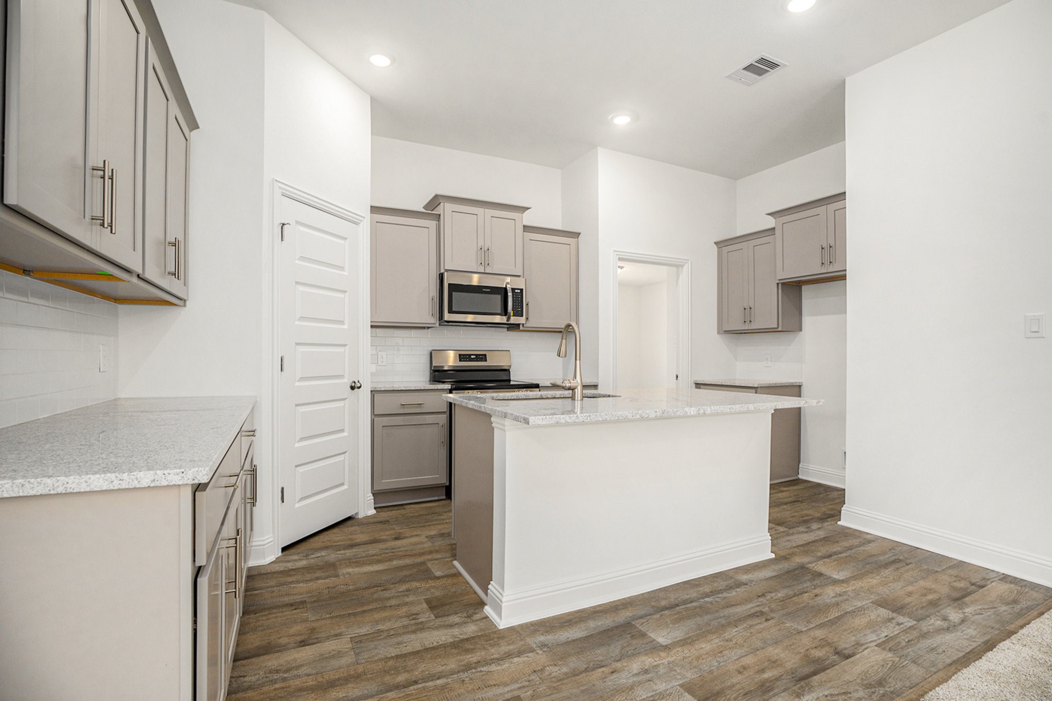 420 Bryan Street Angleton, TX 77515 - Photo 6 of 17