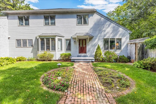 $1,100,000 | 21 Great Island Road, East Sandwich, MA 02537