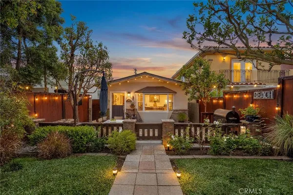 $2,495,000 | 608 Rosecrans Avenue, Manhattan Beach, CA 90266