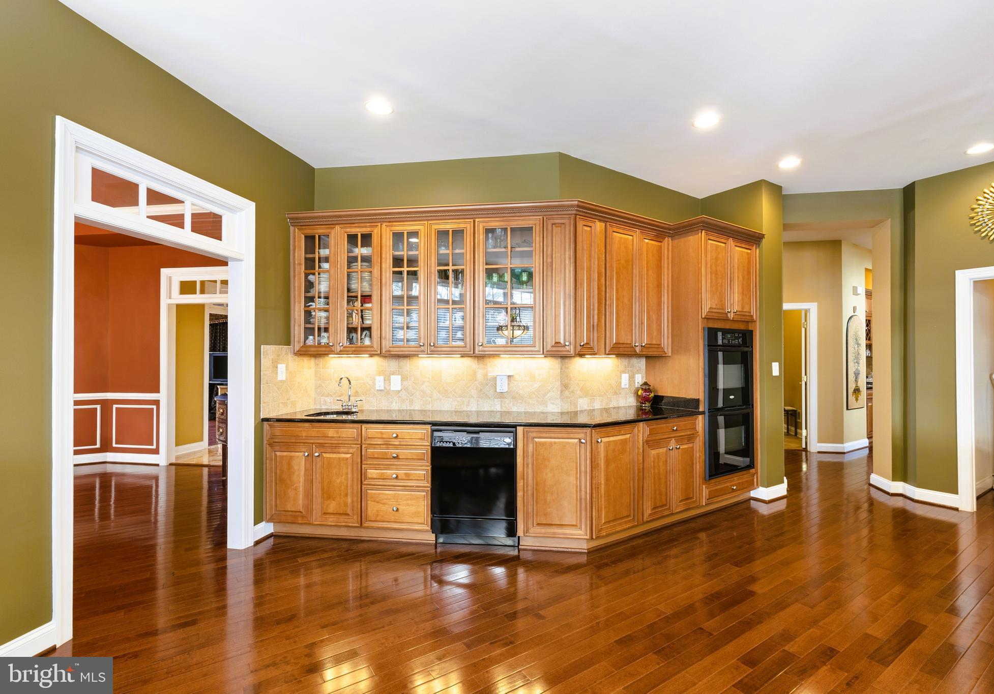19606 Bellingham Lane Leesburg, VA 20175 - Photo 16 of 73 a view of a kitchen with stainless steel appliances granite countertop a stove and a refrigerator
