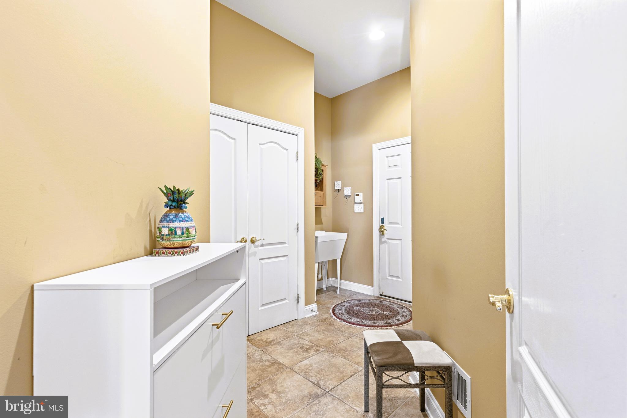 19606 Bellingham Lane Leesburg, VA 20175 - Photo 24 of 73 a bathroom with a sink and a mirror
