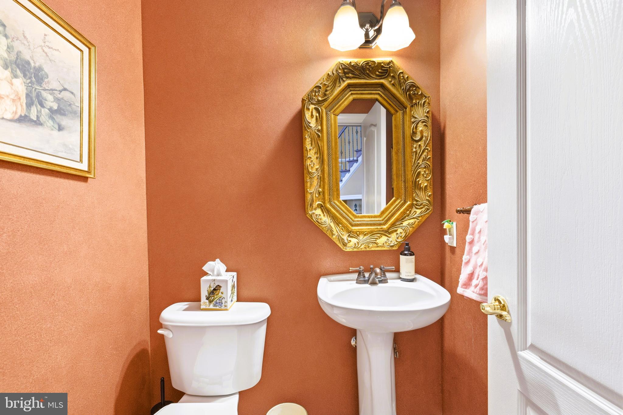 19606 Bellingham Lane Leesburg, VA 20175 - Photo 25 of 73 a bathroom with a toilet sink and mirror