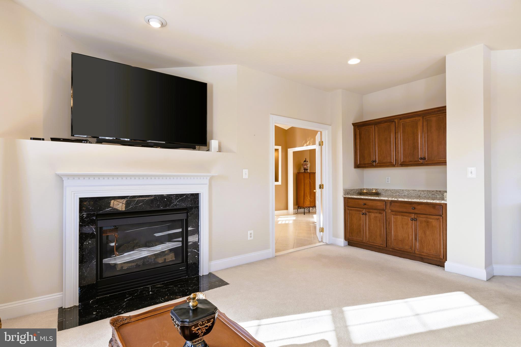 19606 Bellingham Lane Leesburg, VA 20175 - Photo 34 of 73 Primary Bedroom with Coffee Bar