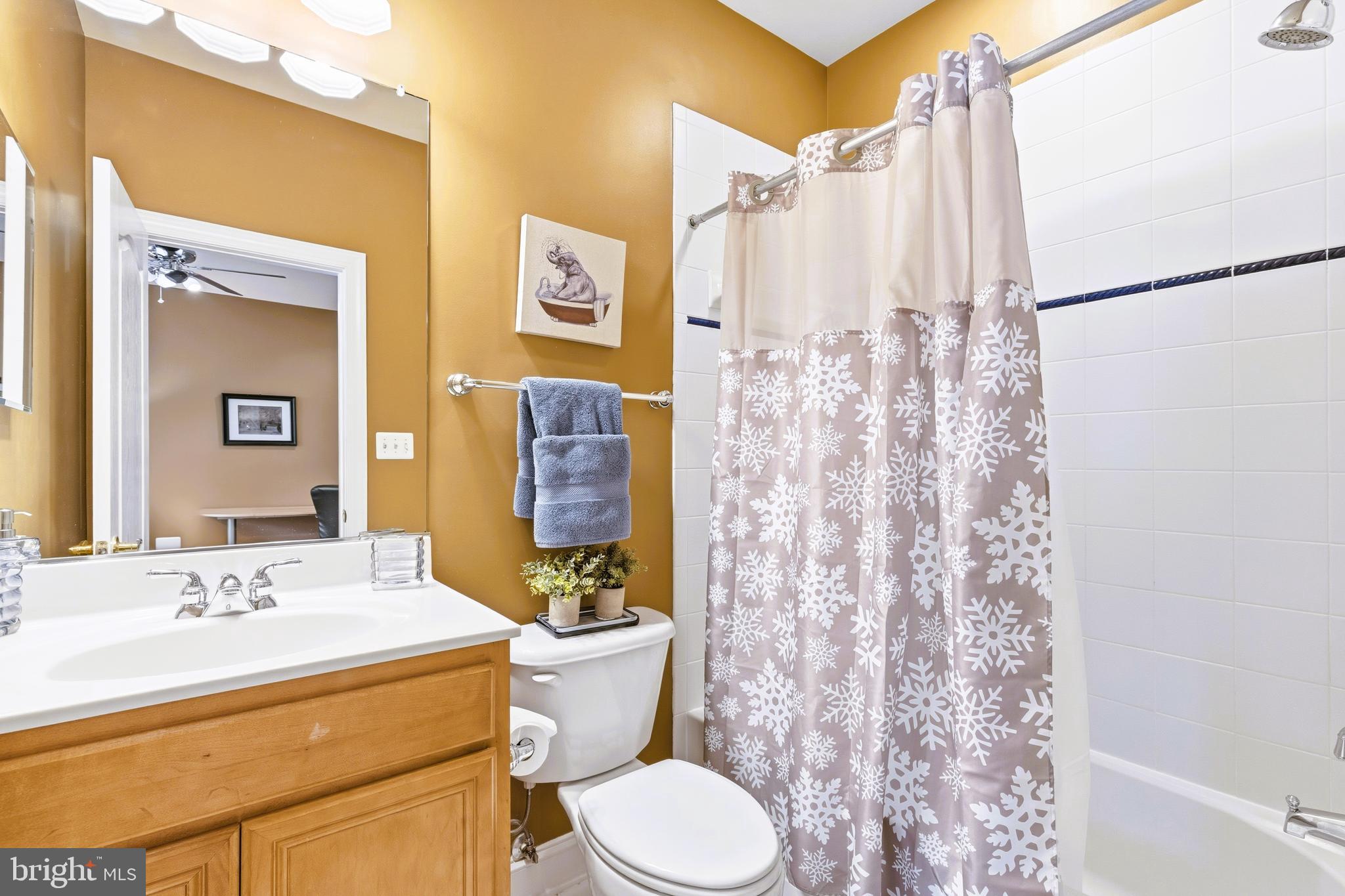 19606 Bellingham Lane Leesburg, VA 20175 - Photo 47 of 73 a bathroom with a sink toilet and shower