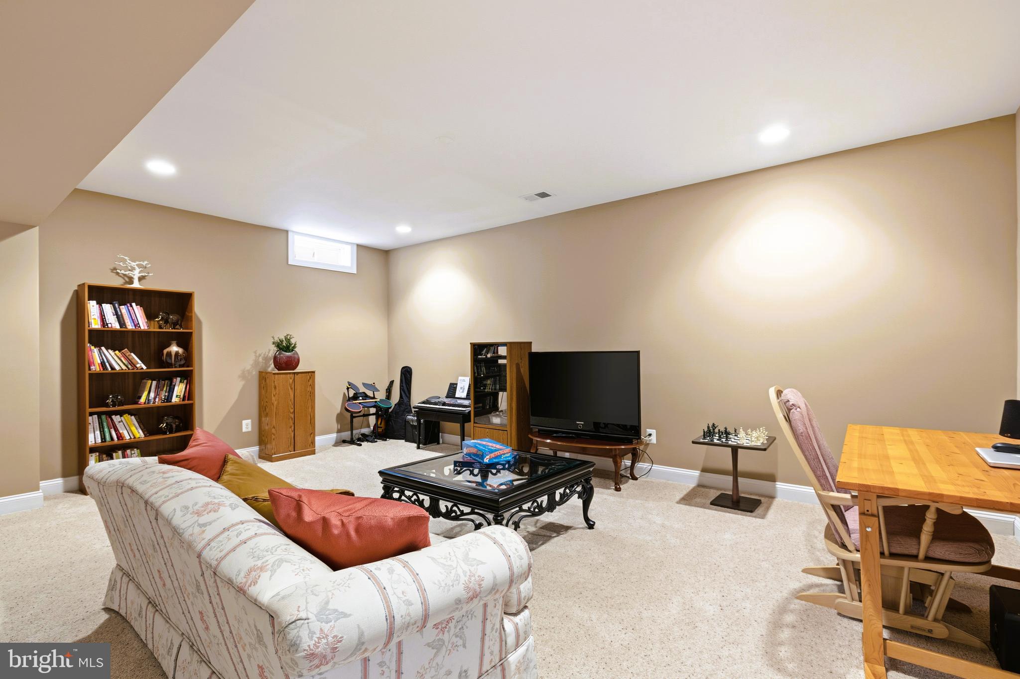 19606 Bellingham Lane Leesburg, VA 20175 - Photo 56 of 73 a living room with furniture and a flat screen tv