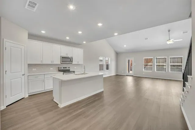 $337,800 | 305 Sugarlands Drive, Greenville, TX 75402