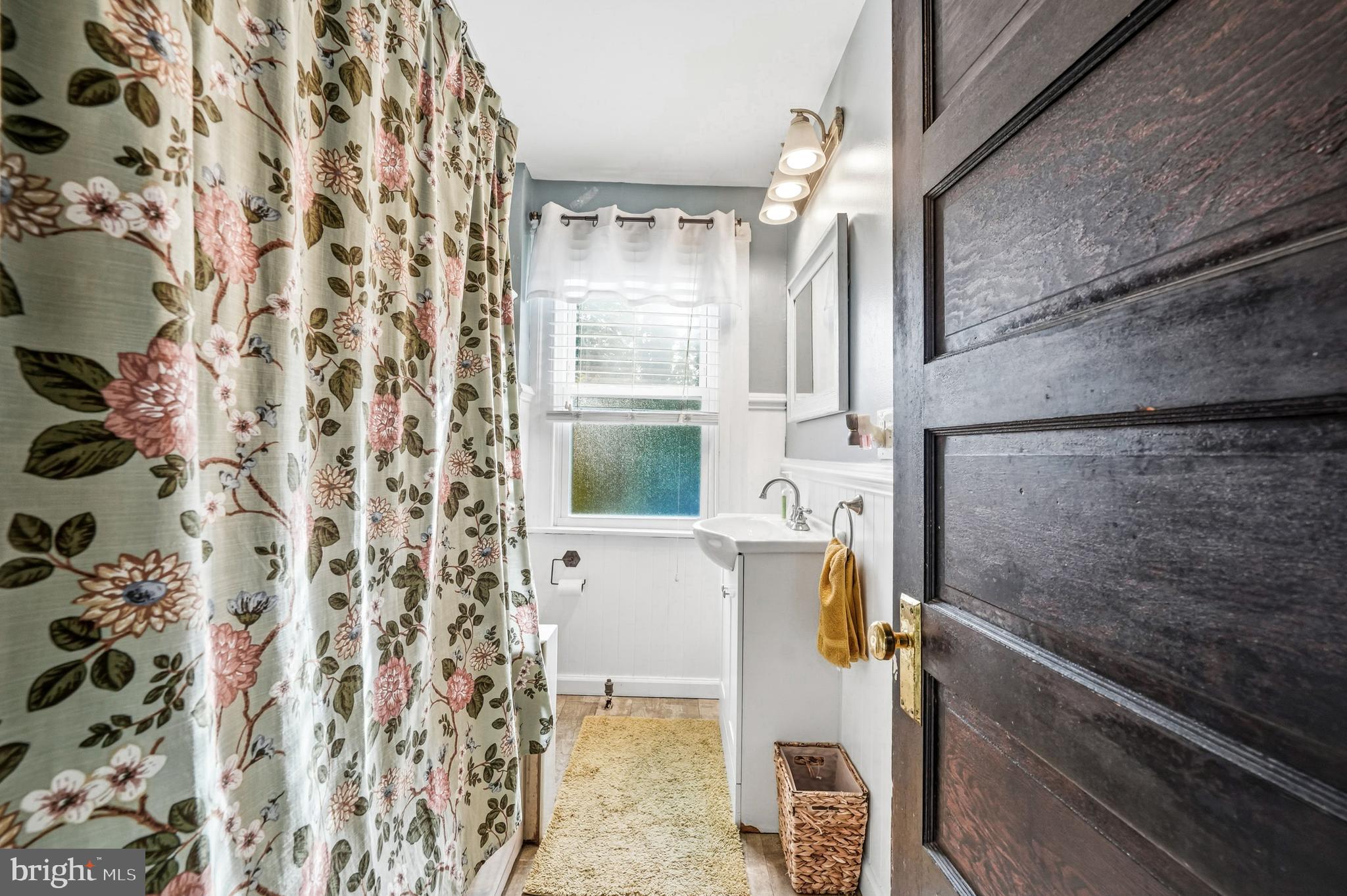 8129 Hennig Street Philadelphia, PA 19111 - Photo 18 of 31 a bathroom with a bathtub and shower