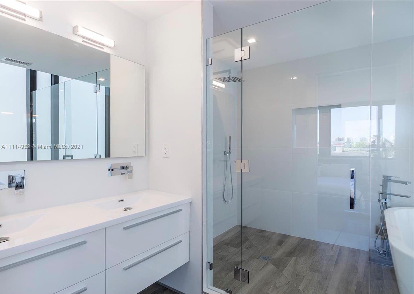 1525 Bay Road Miami Beach, FL 33139 - Photo 11 of 13 a bathroom with a tub sink and mirror
