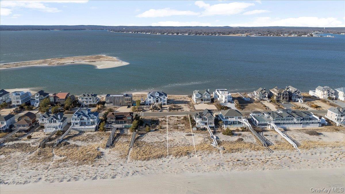 699 Dune Road Westhampton Beach, NY 11978 - Photo 4 of 9 a view of a terrace