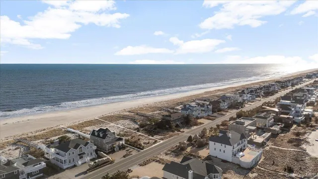 $4,200,000 | 699 Dune Road, Westhampton Beach, NY 11978
