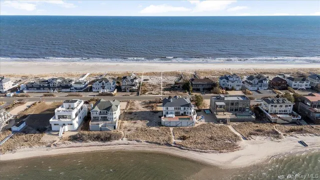 $4,200,000 | 699 Dune Road, Westhampton Beach, NY 11978