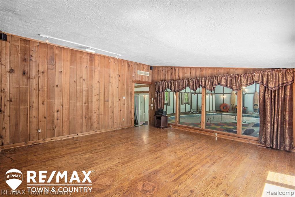 611 Morrish Road Flushing, MI 48433 - Photo 16 of 51