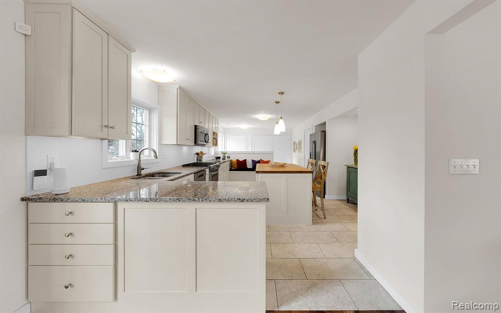 2763 West Avon Road Rochester Hills, MI 48309 - Photo 13 of 45