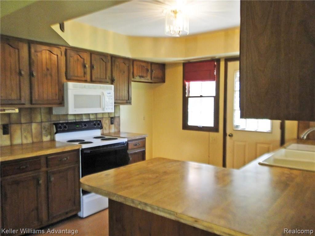 47215 Maben Road Canton, MI 48187 - Photo 3 of 19